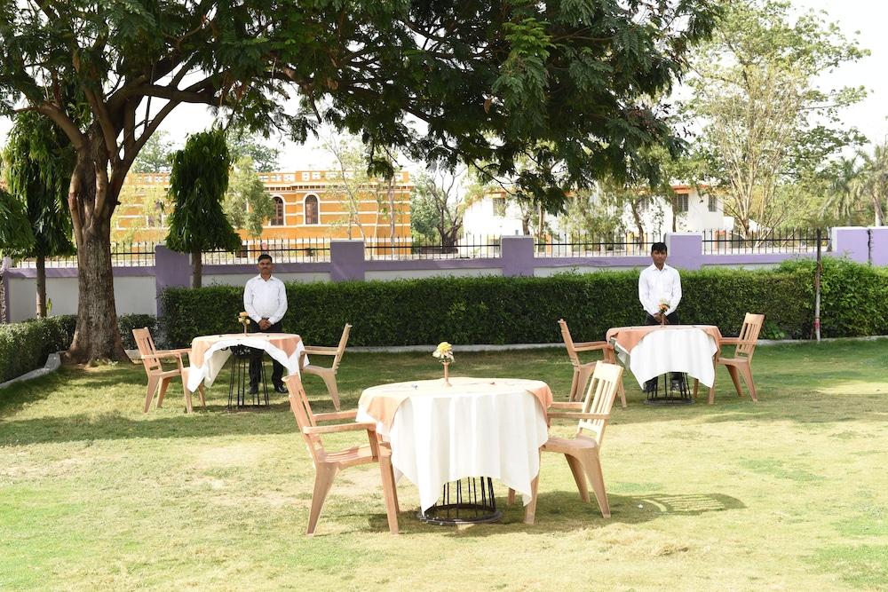 Hotel Lumbini International Bodh Gaya Exterior photo